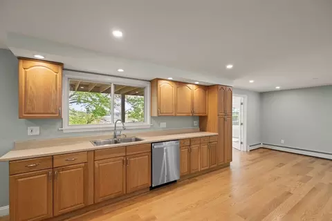 Kitchen - 5 Brooks Rd # R, Gloucester, MA 01930 photo 2 of 2