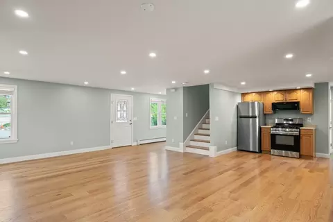 Living - 5 Brooks Rd # R, Gloucester, MA 01930 photo 5 of 5