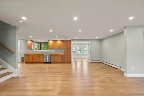 Living - 5 Brooks Rd # R, Gloucester, MA 01930 photo 2 of 5