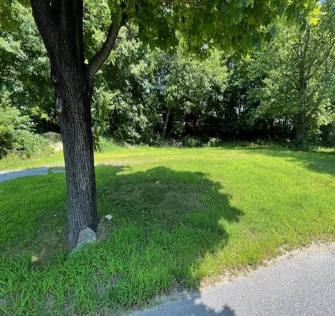 51 Rigby St, Clinton, MA 01510