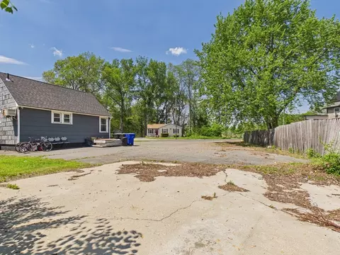 5 Barber St, Springfield, MA 01109 photo 13