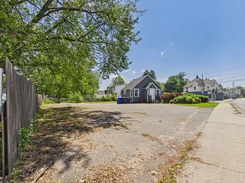 5 Barber St, Springfield, MA 01109 photo 9