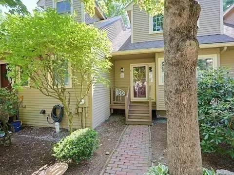 6 Rosewood Ln #6, Hopkinton, MA 01748