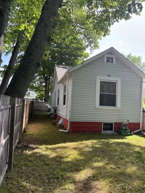 Exterior - 139 Tiffany St, Springfield, MA 01108 photo 4 of 5