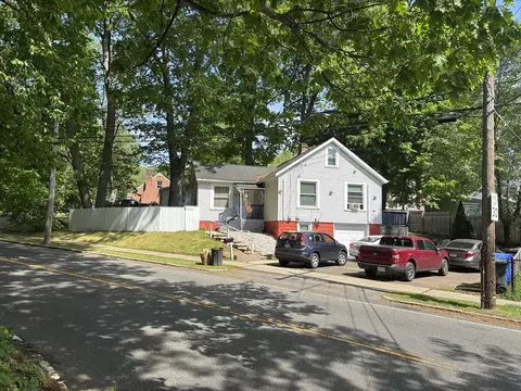 139 Tiffany St, Springfield, MA 01108