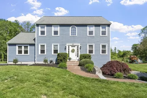 17 Blackthorne Cir, Hopkinton, MA 01748