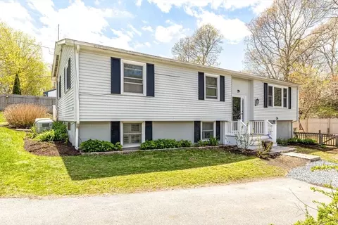 10 Albert Rd, Bourne, MA 02559