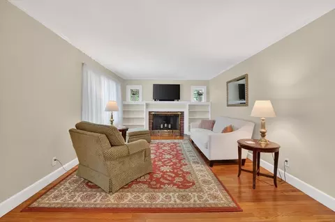 Living - 490 Webster St, Needham, MA 02494 photo 2 of 4
