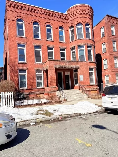 179-183 Walnut St, Holyoke, MA 01040