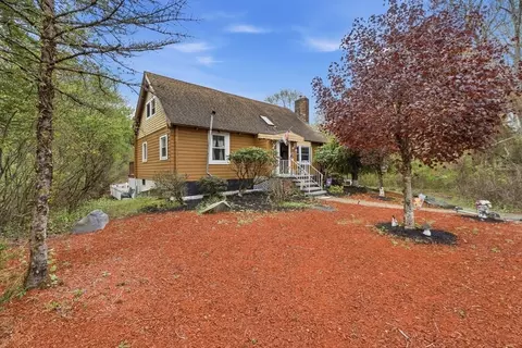 35 Chestnut Dr, Brockton, MA 02301