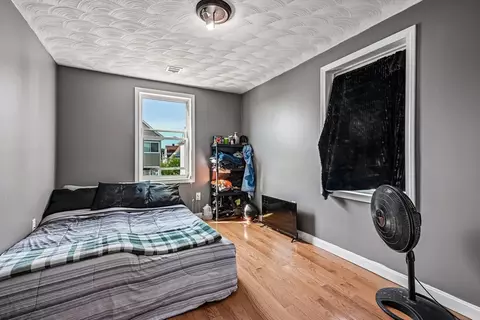 Bedroom - 96 Cleveland Ave, Everett, MA 02149 photo 3 of 5