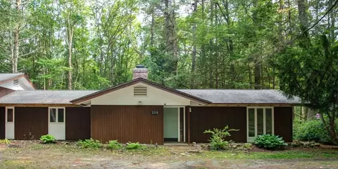 209 N Valley Rd, Pelham, MA 01002