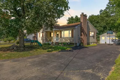 3 Cedarwood Ln, Rowley, MA 01969