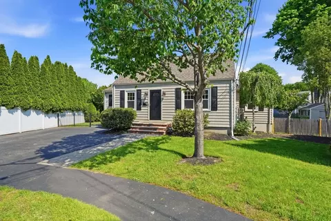 7 Paon Cir, Wakefield, MA 01880