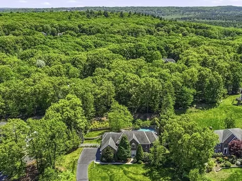 60 Greenwood Rd, Hopkinton, MA 01748