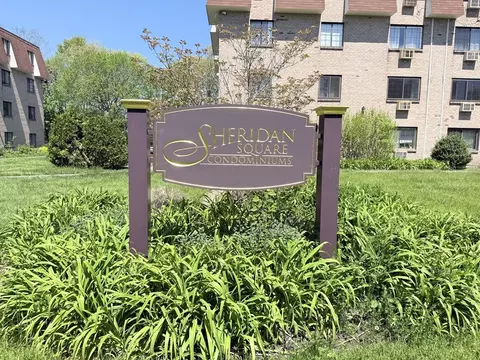 135 Grove St #112, Rockland, MA 02370