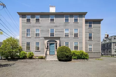 17 Washington St #3, Gloucester, MA 01930