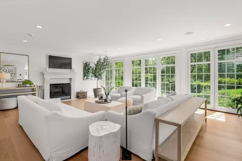 Living - 4 Wilsons Way, Dover, MA 02030 photo 2 of 3