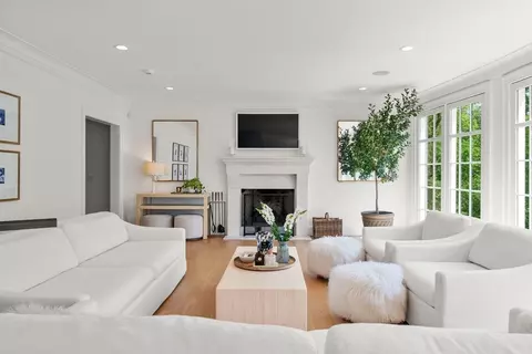 Living - 4 Wilsons Way, Dover, MA 02030 photo 1 of 3