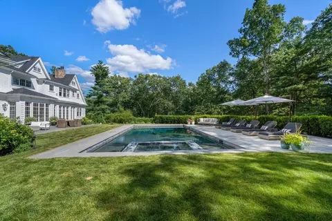 Exterior - 4 Wilsons Way, Dover, MA 02030 photo 3 of 8