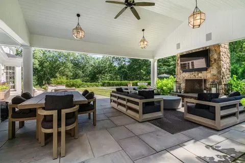 Exterior - 4 Wilsons Way, Dover, MA 02030 photo 5 of 8