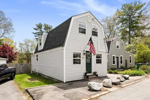 17 Woodbine Ave, Pembroke, MA 02359