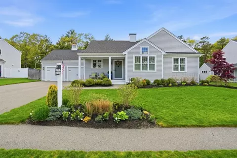 30 Stone Gate Dr, Plymouth, MA 02360