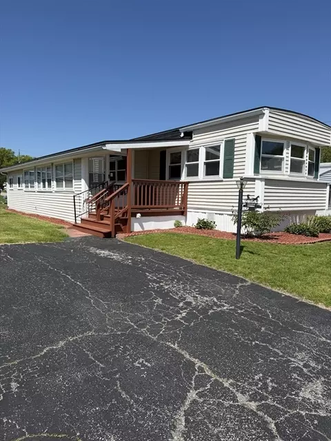 52 Liberty St, Attleboro, MA 02703