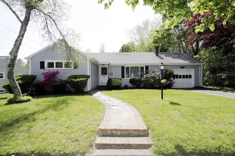 1295 Roseanne St, New Bedford, MA 02740