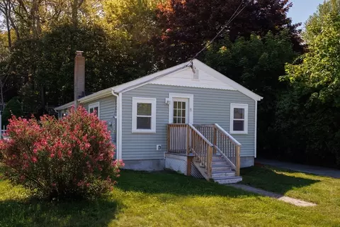 8 Freeman Ave, Webster, MA 01570