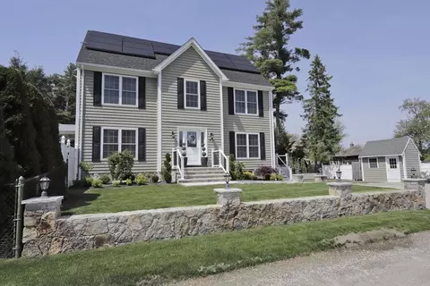 17 David St, Acushnet, MA 02743