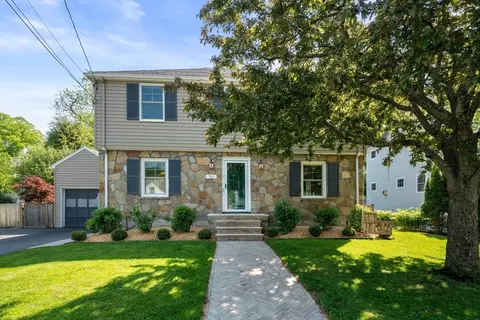 52 Beaufort Ave, Needham, MA 02492 photo 2