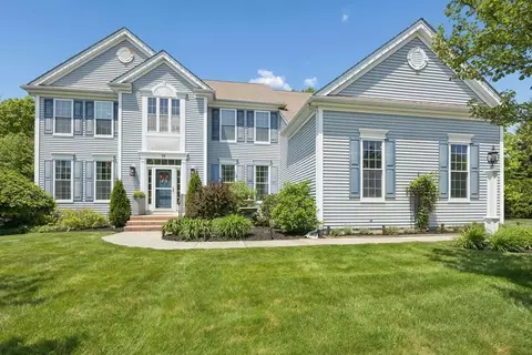 73 Fairway Dr, Northbridge, MA 01534