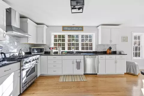 578 Huckins Neck Rd, Centerville, MA 02632 photo 5