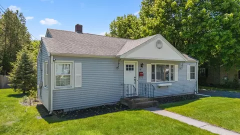42 Woodway Dr, Shrewsbury, MA 01545