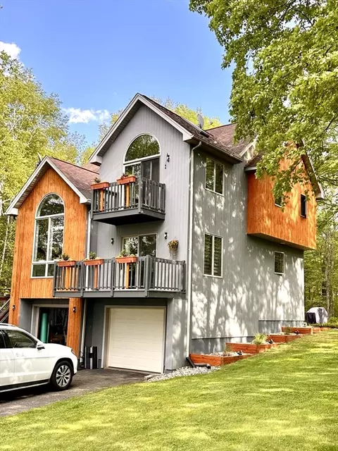 14 Laurel Ridge Dr, Belchertown, MA 01007