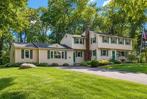 23 Acorn St, Scituate, MA 02066
