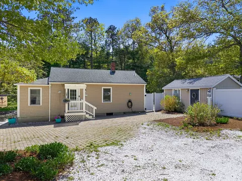 83 Valley Rd, Plymouth, MA 02360