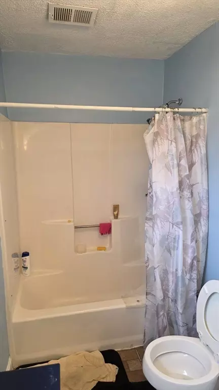 Bath - 155 Grant St, Fall River, MA 02721 photo 1 of 3
