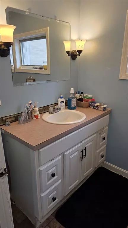 Bath - 155 Grant St, Fall River, MA 02721 photo 2 of 3