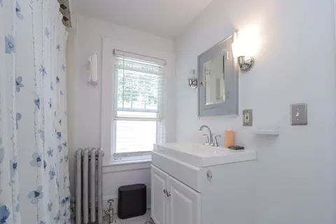 Bath - 34 Preston St, Springfield, MA 01109 photo 3 of 5