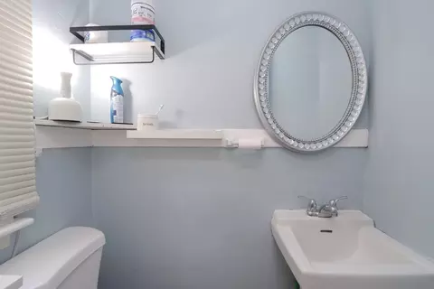 Bath - 34 Preston St, Springfield, MA 01109 photo 1 of 5
