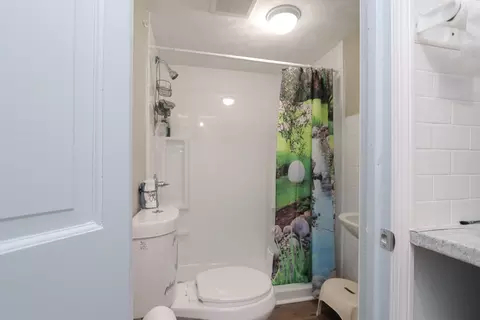 Bath - 34 Preston St, Springfield, MA 01109 photo 4 of 5