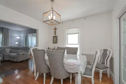 Dining - 34 Preston St, Springfield, MA 01109 photo 1 of 2