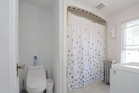 Bath - 34 Preston St, Springfield, MA 01109 photo 2 of 5