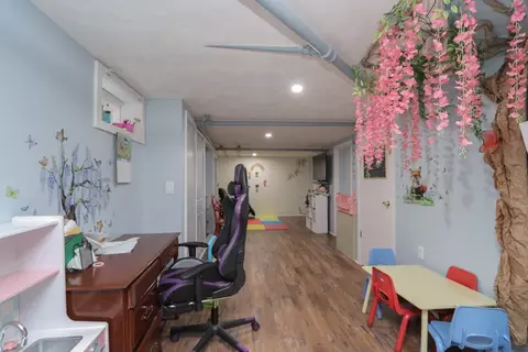 Entry Way - 34 Preston St, Springfield, MA 01109 photo 1 of 4