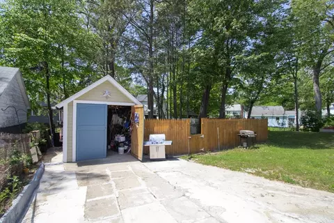 Exterior - 34 Preston St, Springfield, MA 01109 photo 5 of 8