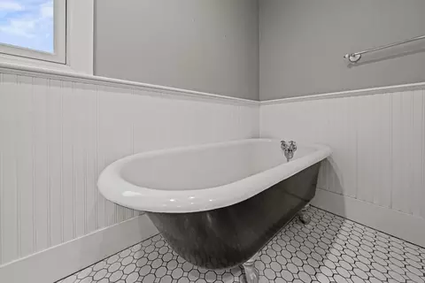 Bath - 13 Douglas Ave, Beverly, MA 01915 photo 3 of 6