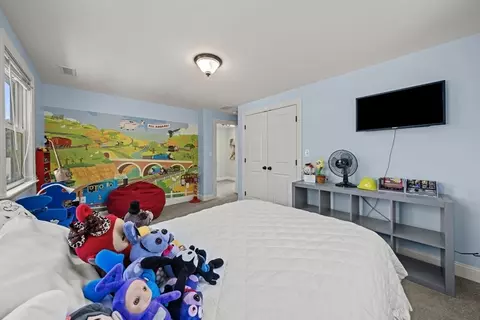 Bedroom - 13 Douglas Ave, Beverly, MA 01915 photo 5 of 7