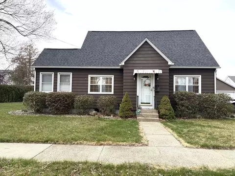 22 Felicia St, Springfield, MA 01104